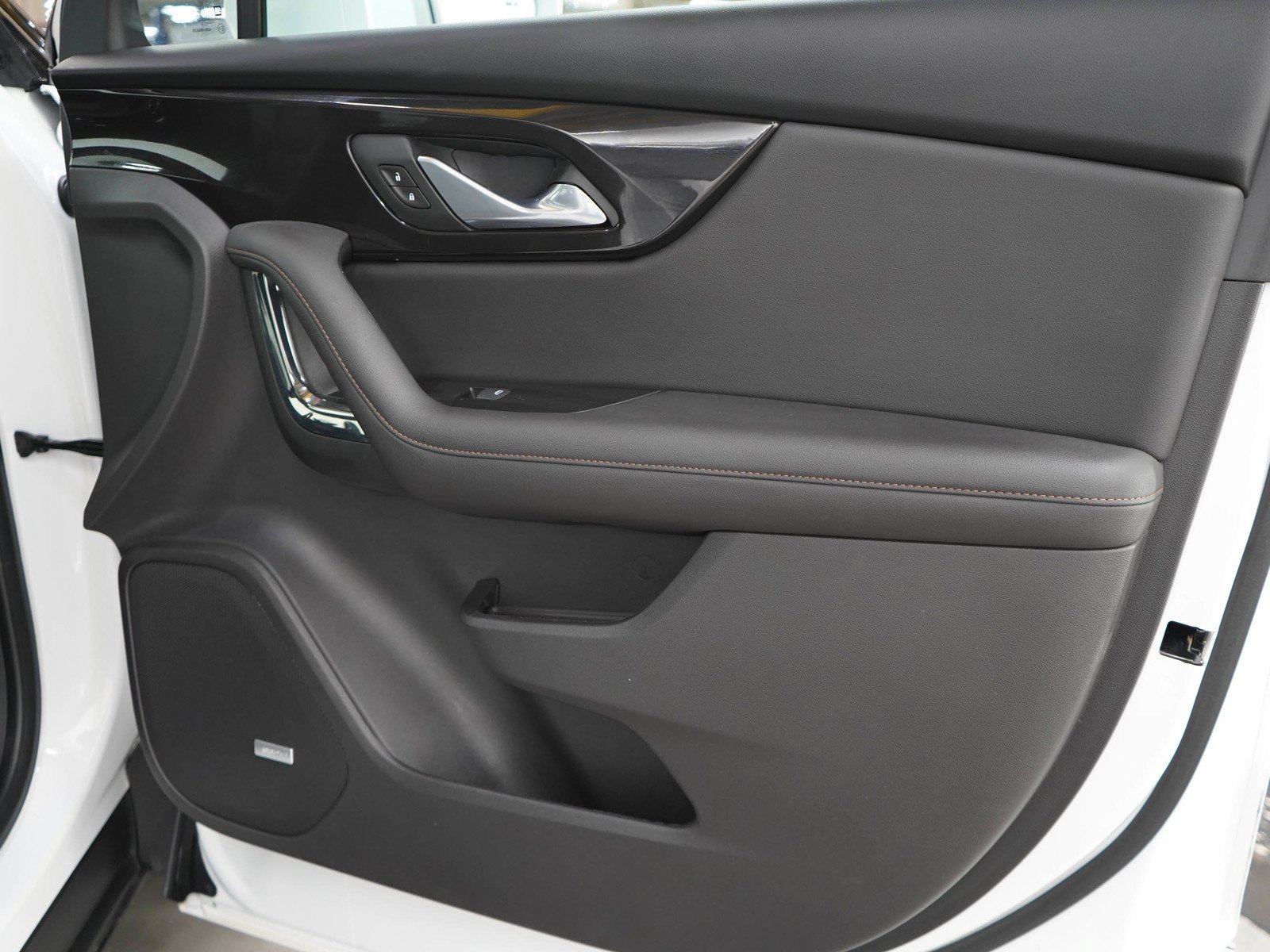 Used 2019 SUMMIT WHITE Chevrolet Premier image 9