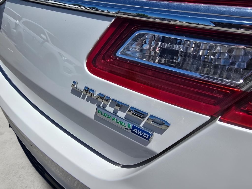 Used 2016 White Platinum Metallic Tri-Coat Ford Limited image 17