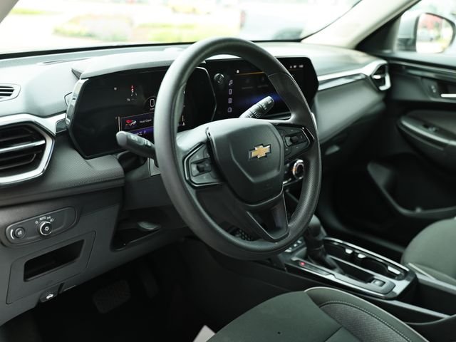 Used 2025 Sterling Gray Metallic Chevrolet LT image 18