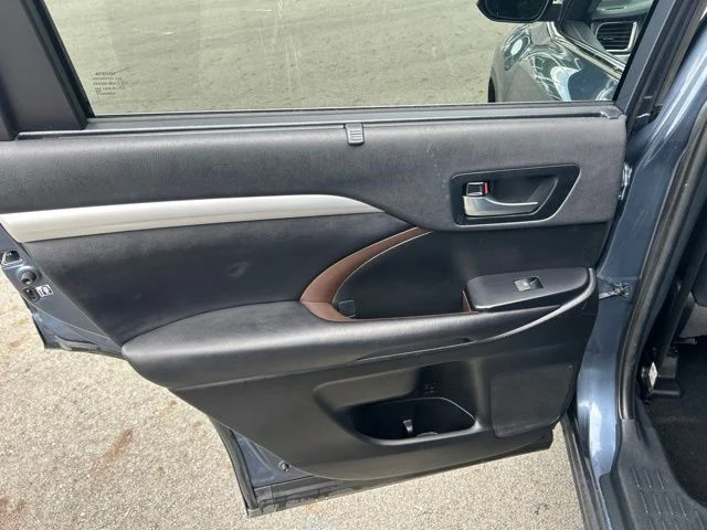 Used 2019 Blue Toyota XLE image 27