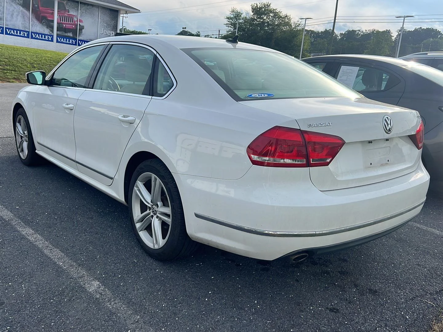Used 2013 Candy White Volkswagen TDI SE w/Sunroof & Nav image 3
