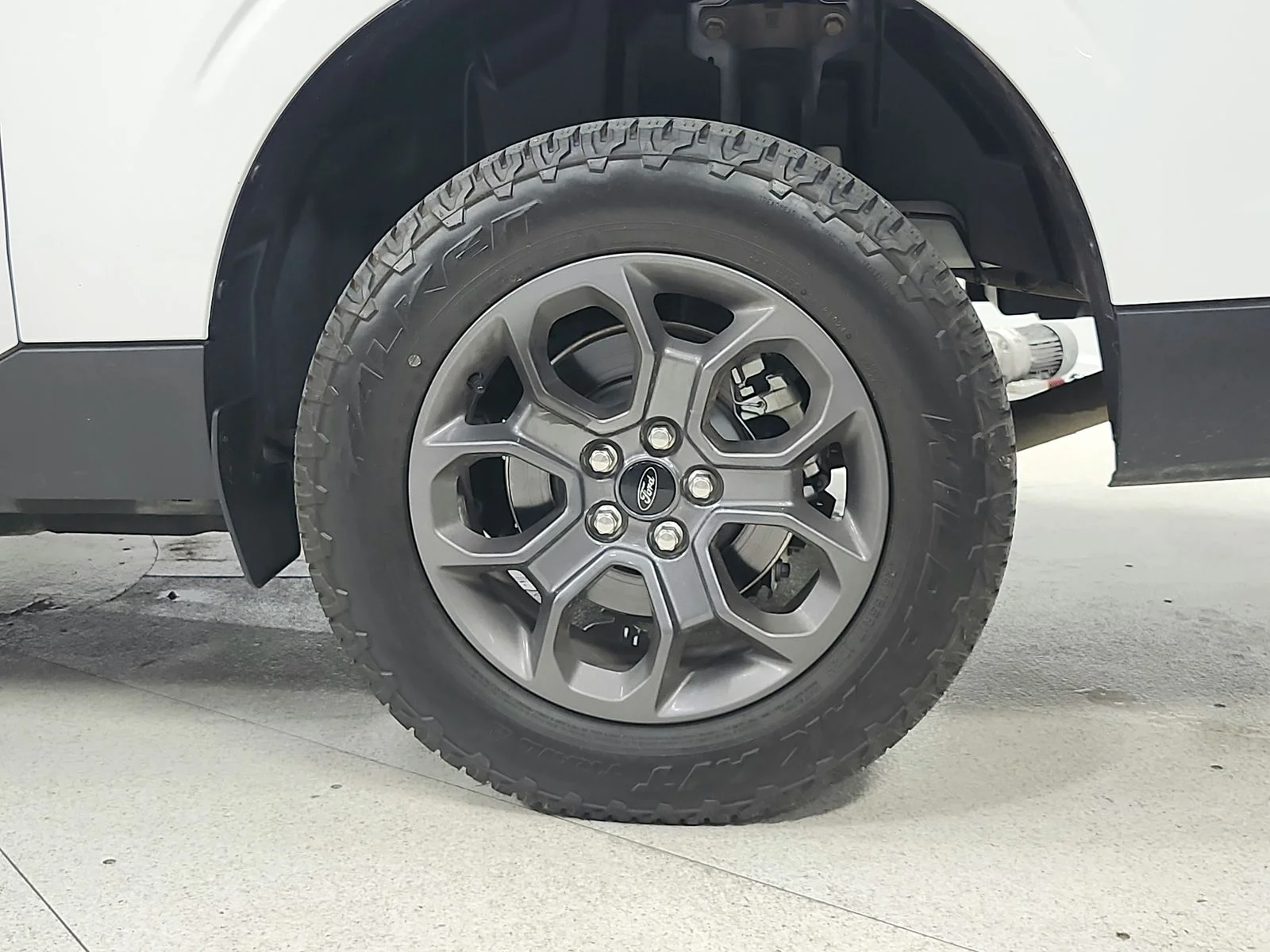 Used 2024 Oxford White Ford XLT image 13