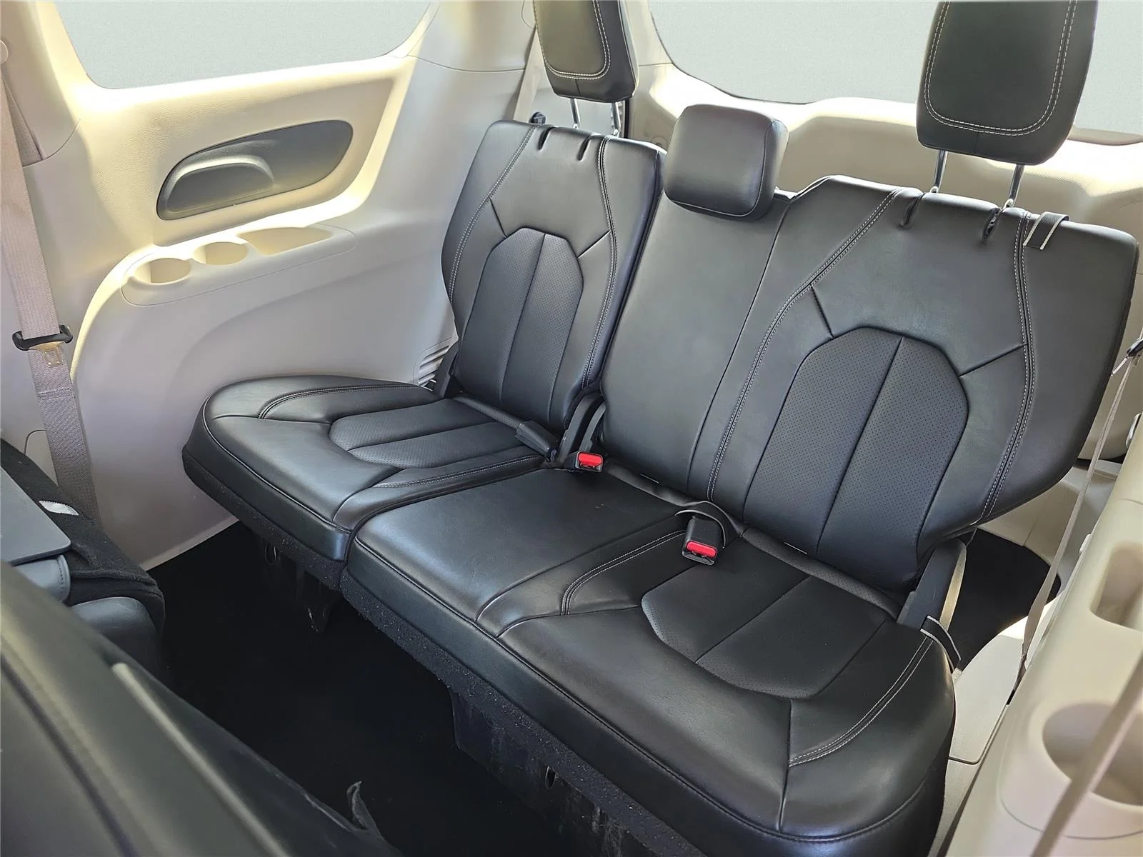 Used 2024 Black Chrysler Hybrid Select image 17