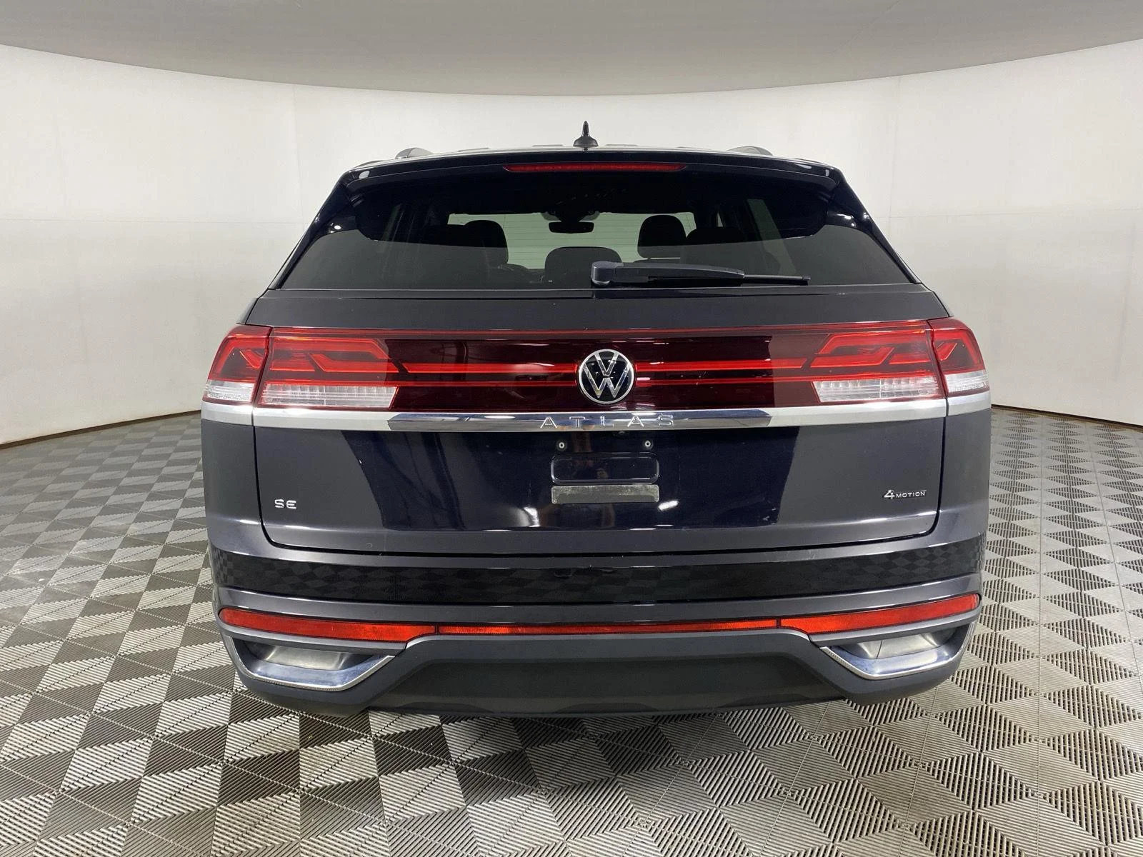 Used 2024 Deep Black Pearl Volkswagen 2.0T SE image 8