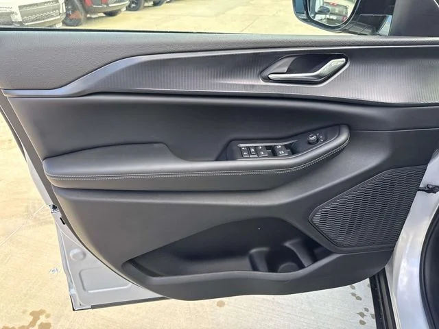 New 2025 Silver Jeep Altitude X image 11