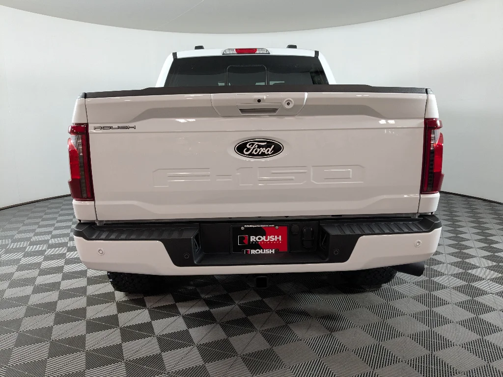 New 2026 OXFORD WHITE Ford XLT image 9