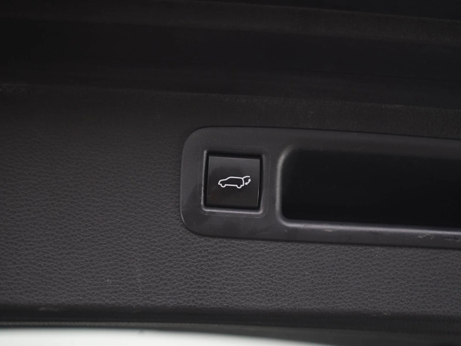 Used 2025 Black Toyota Hybrid XLE AWD (Natl) image 18