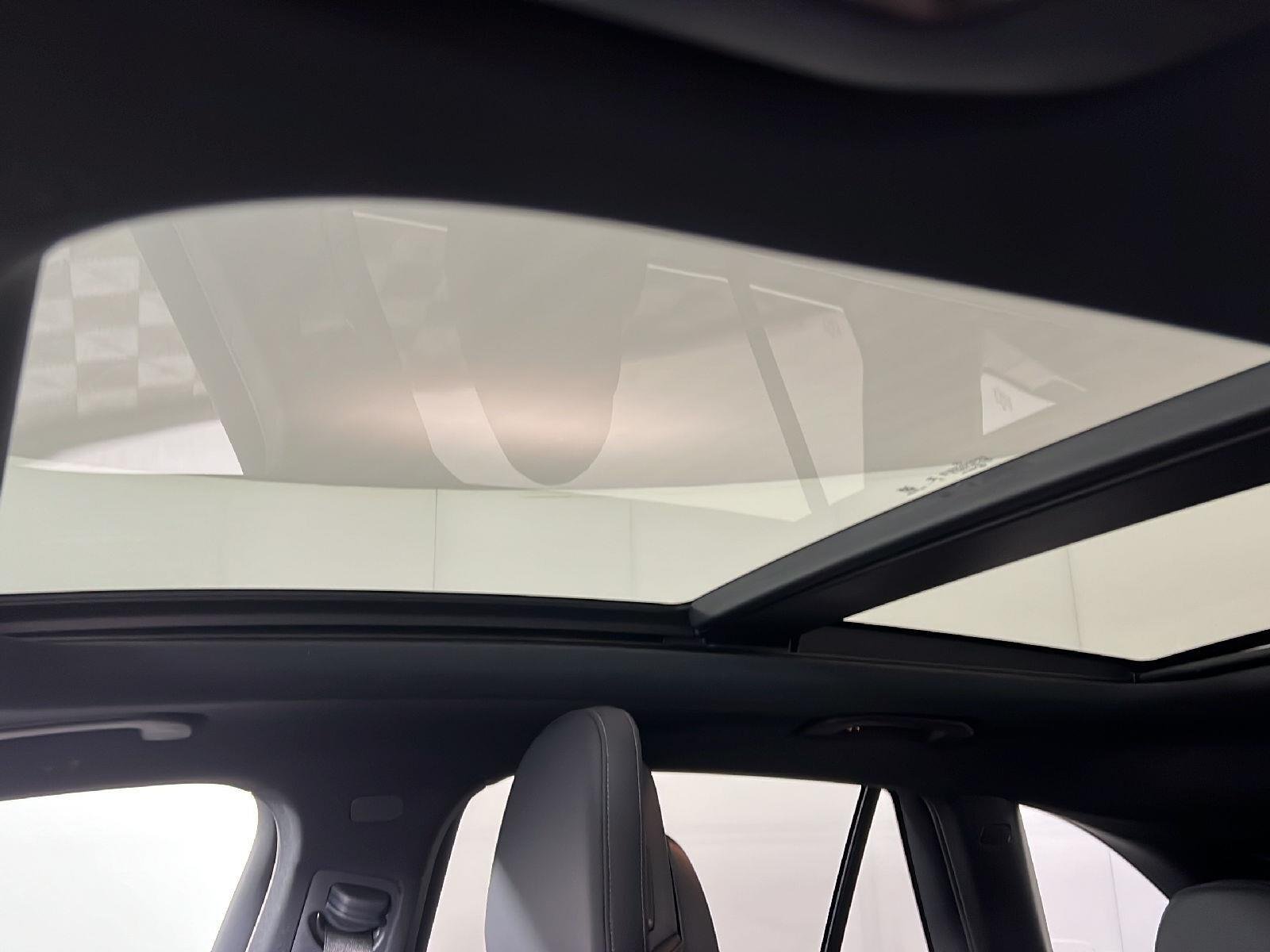 New 2026 Polar White Mercedes-Benz GLC 300 image 40