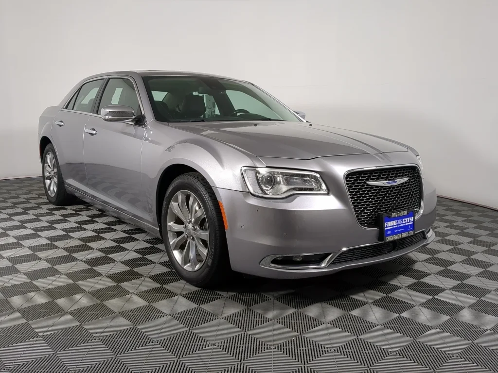 Used 2018 Chrysler 300 Limited with VIN 2C3CCAKG6JH268024 for sale in Champaign, IL