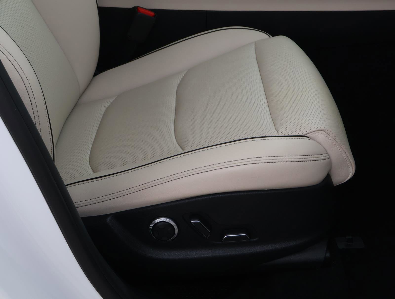 2022 GENESIS GV70 Standard - Photo 17