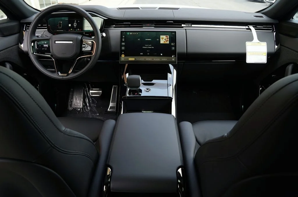 New 2026 Fuji White Land Rover Dynamic SE image 9