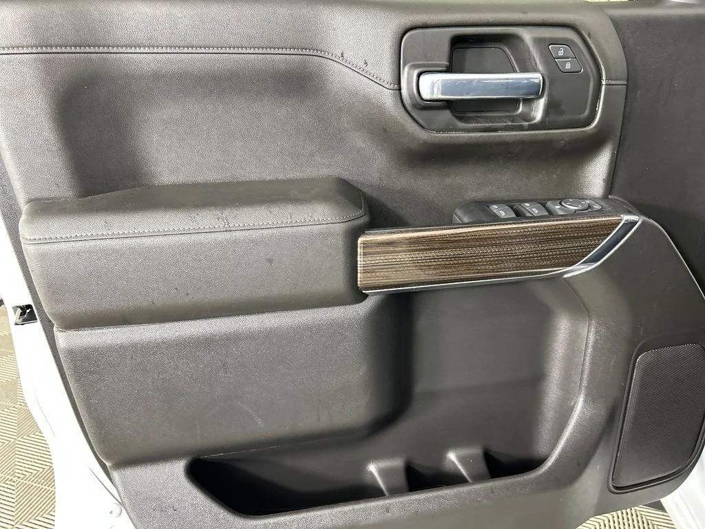Used 2022 White Chevrolet LT image 12