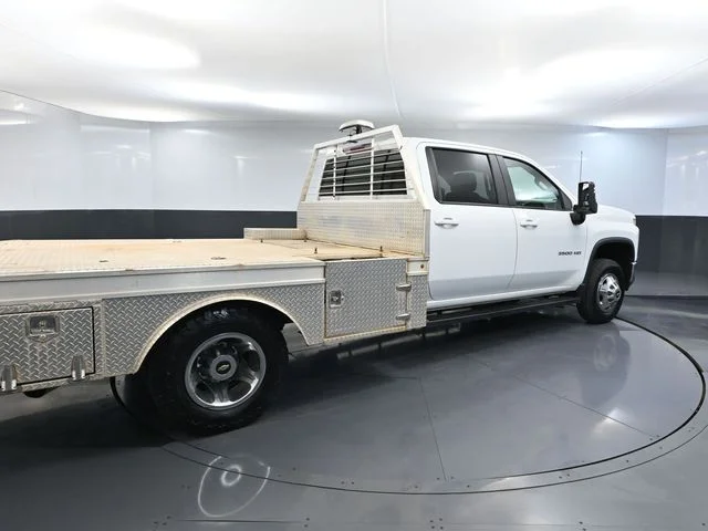 Used 2021 White Chevrolet LT image 4
