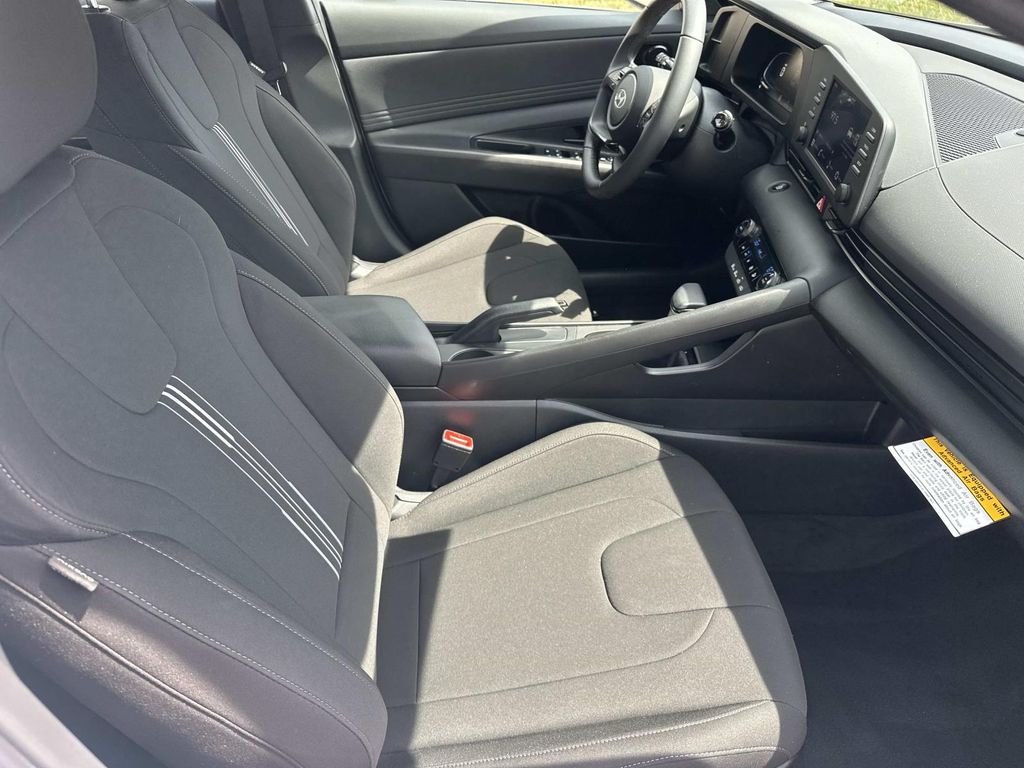 Certified Used 2025 White Hyundai SEL Sport image 13