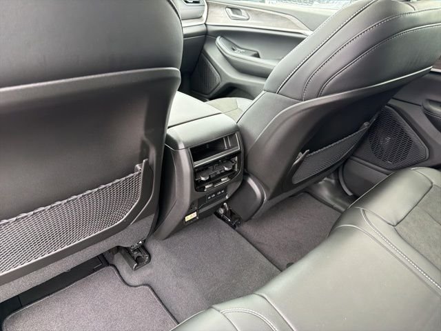 New 2026 Bright White Clear-Coat Exterior Paint Jeep Altitude image 8