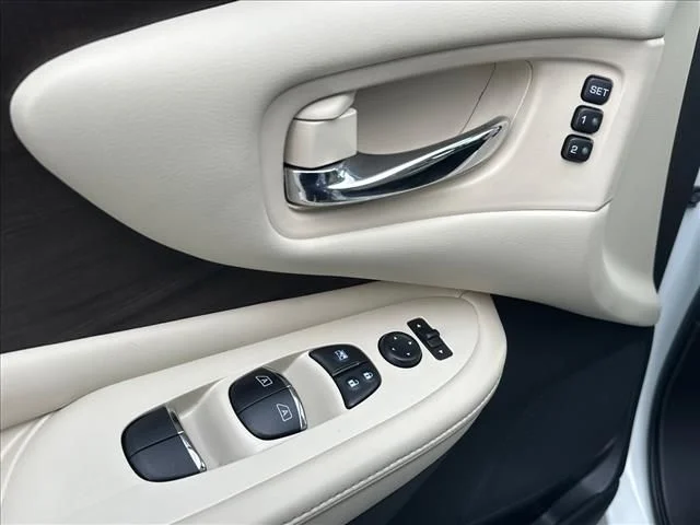 Used 2020 White Nissan Platinum image 20