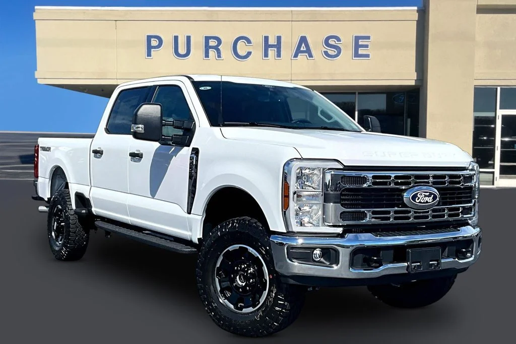 New 2027 Oxford White Ford F-250® XLT image 1
