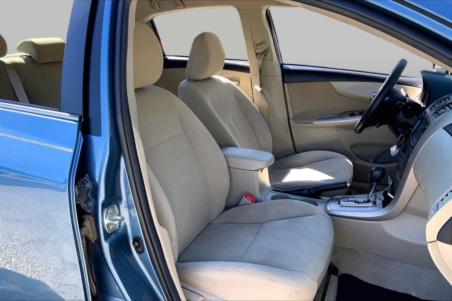 Used 2013 Tropical Sea Metallic Toyota LE image 9