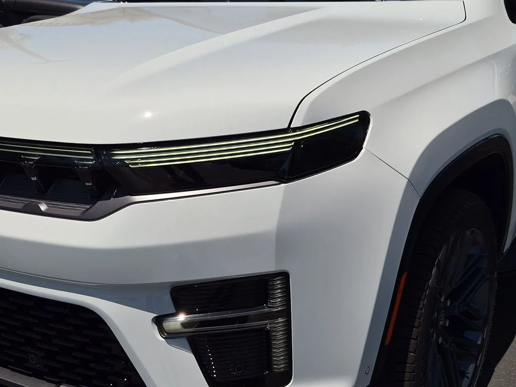 New 2026 Bright White Clear-Coat Exterior Paint Jeep 85th Anniversary Edition image 10