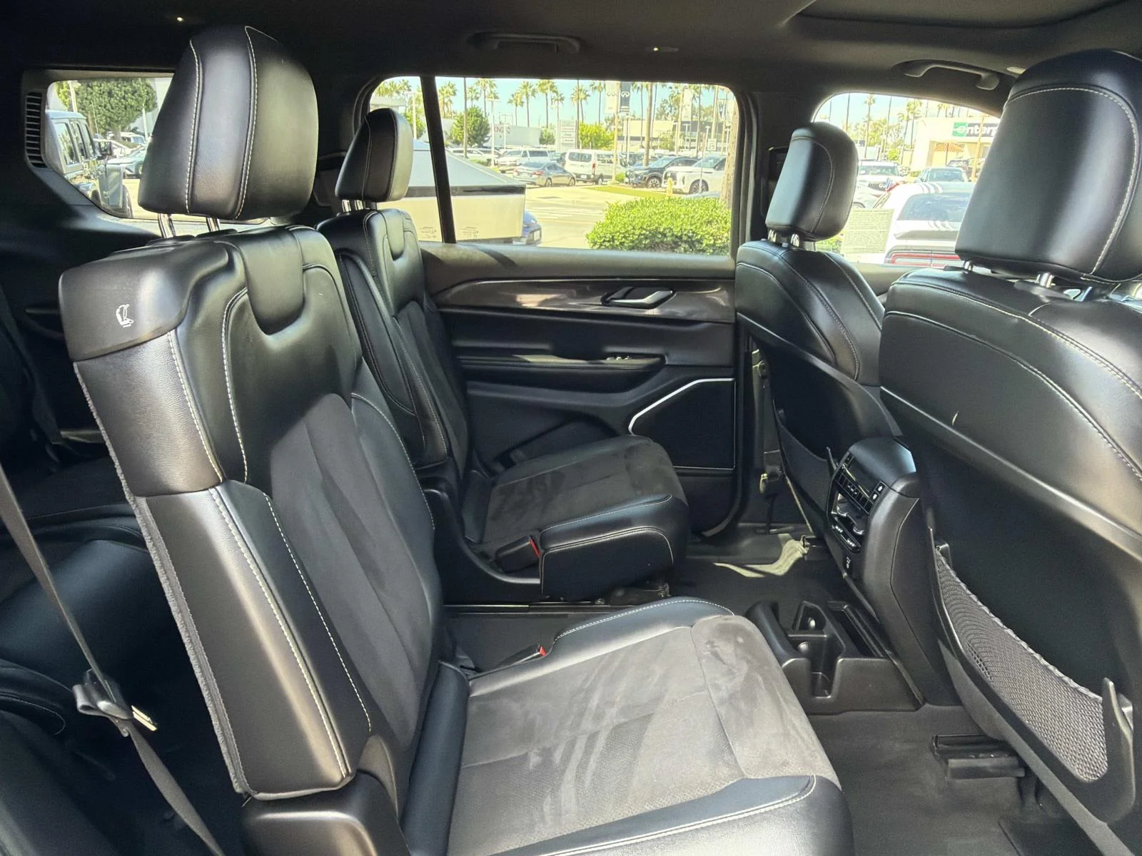 Used 2022 Diamond Black Crystal Pearlcoat Jeep Altitude image 31