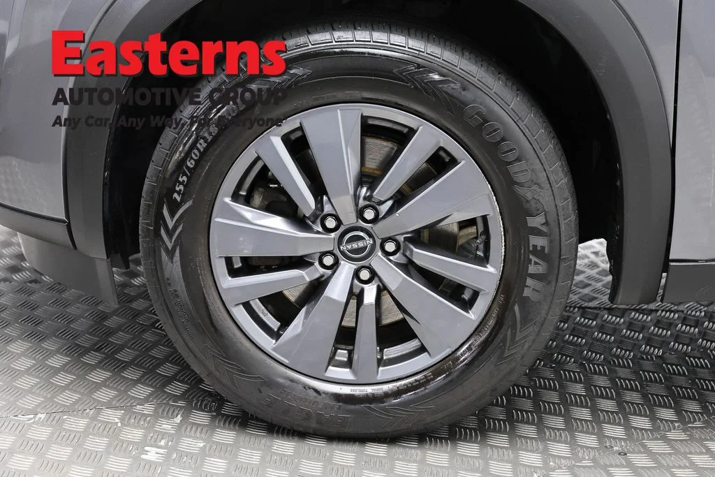 Used 2022 Gray Nissan SV image 33
