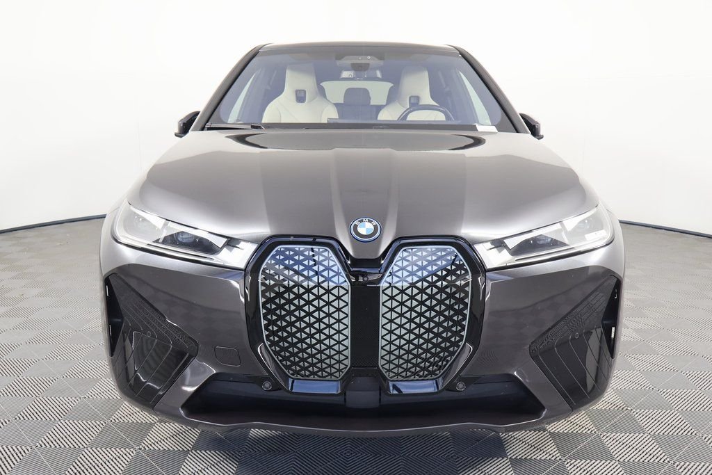 Used 2024 Dark Graphite BMW xDrive50 image 2