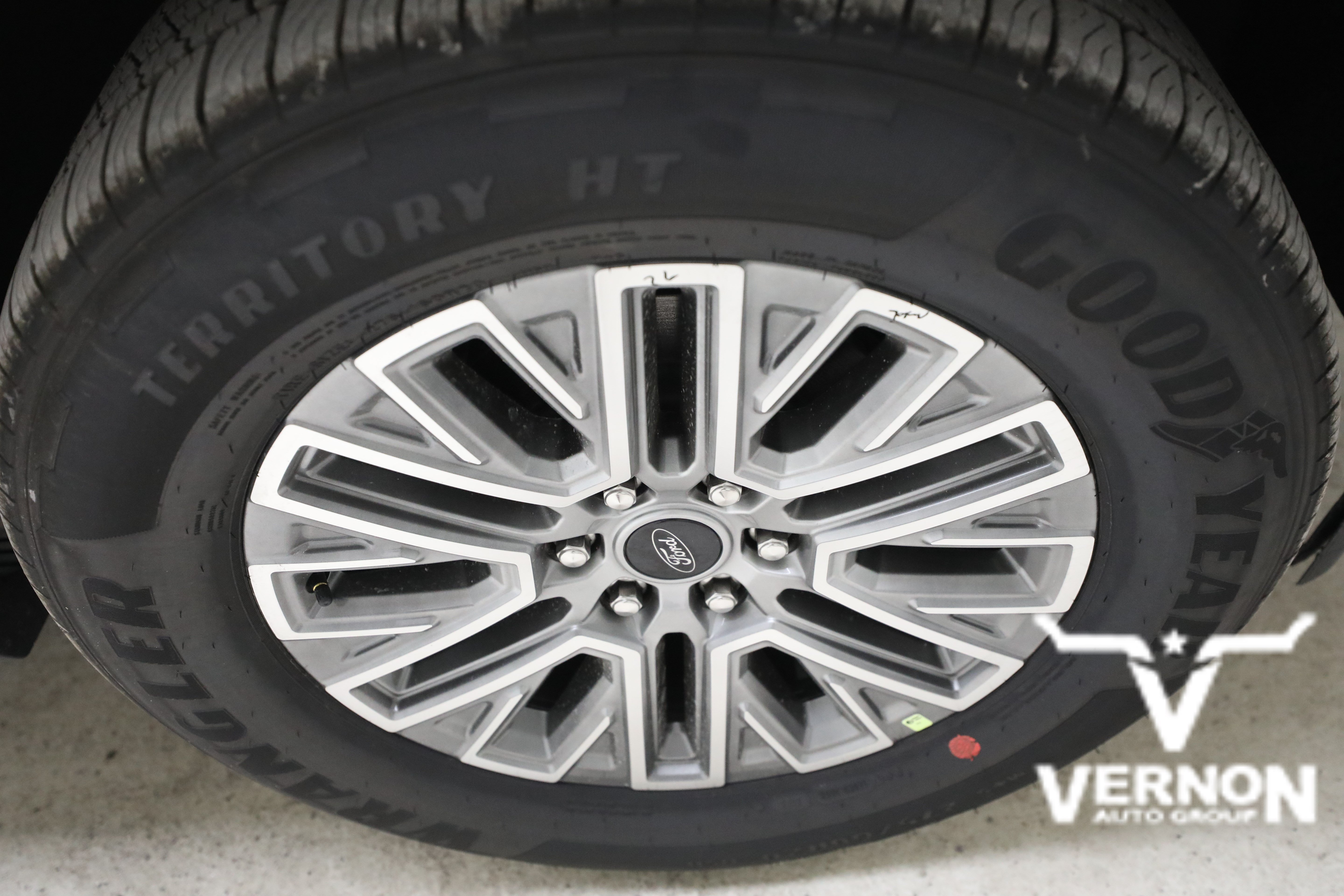 New 2027 Star White Metallic Tri-Coat Ford  image 30