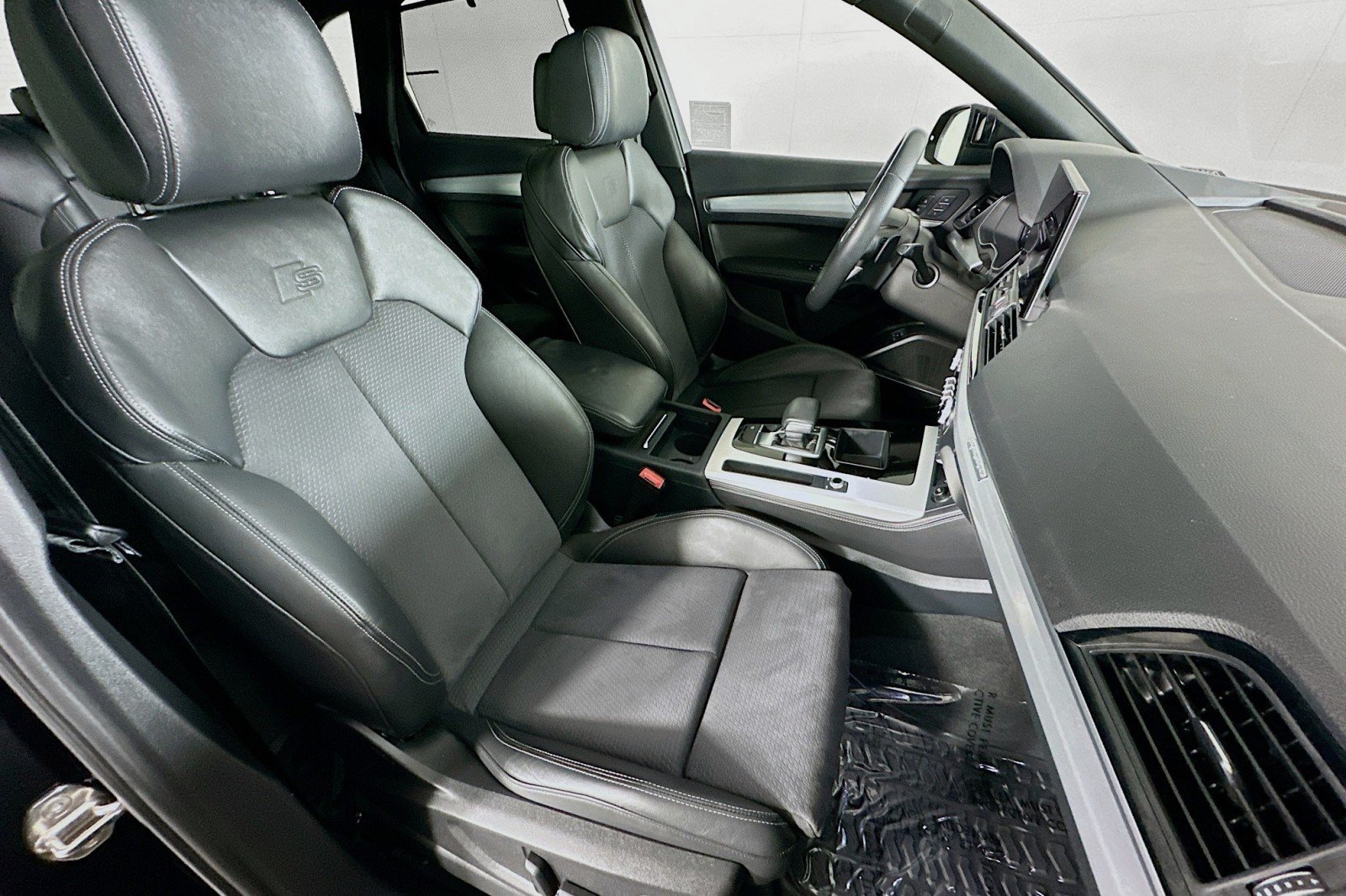 Used 2024 Mythos Black Metallic Audi S line Prestige image 8