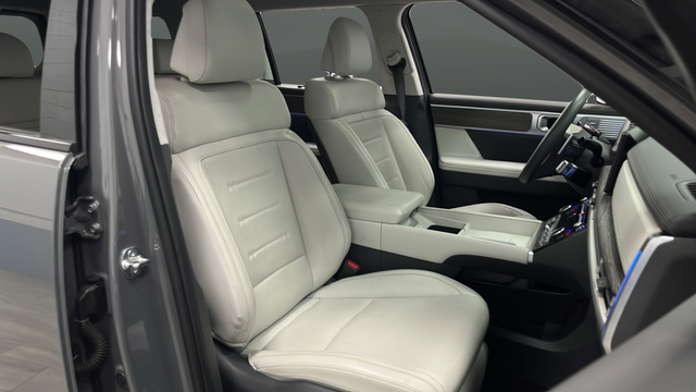 Used 2025 Hampton Gray Hyundai Calligraphy image 24