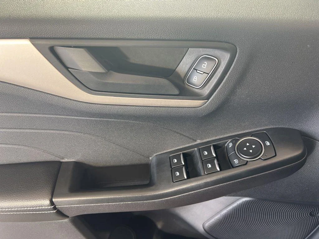 Used 2022 Oxford White Ford SE image 6