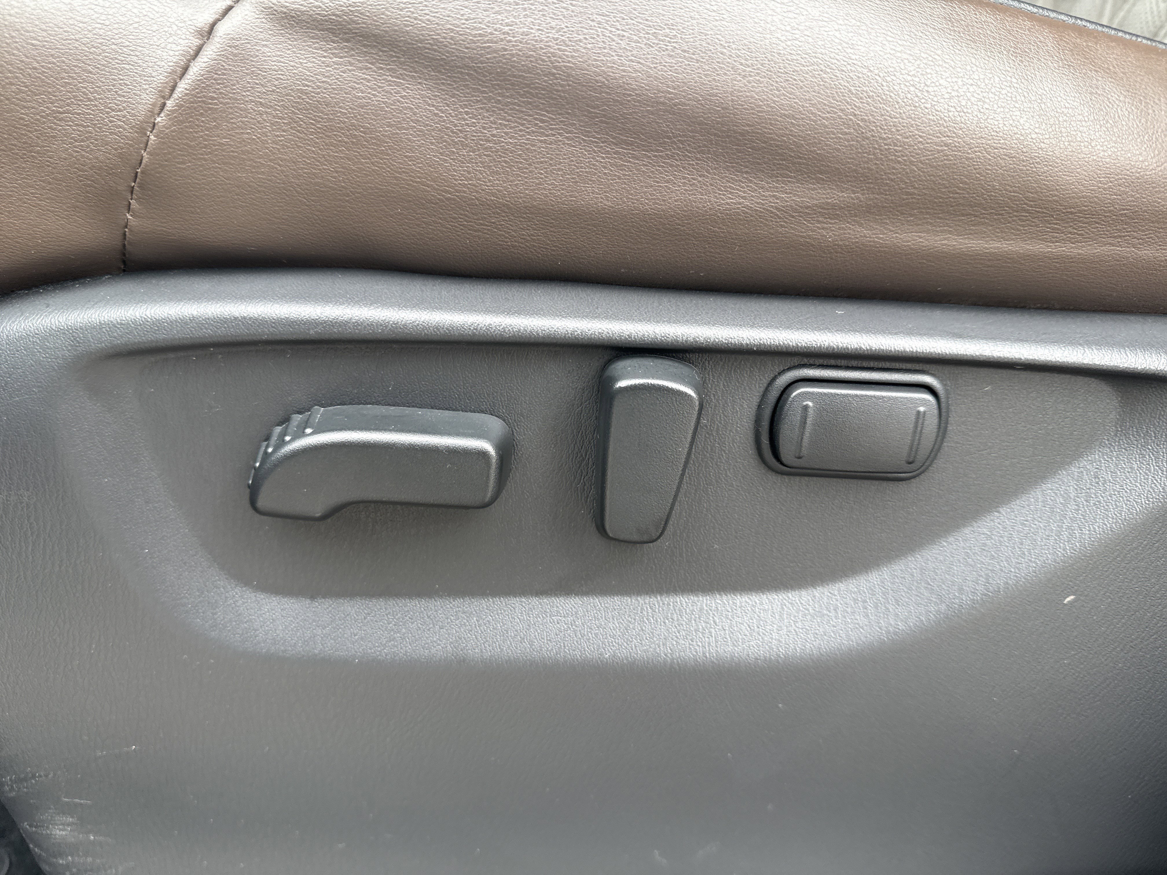 Used 2023 Hermosa Blue Pearl Nissan Platinum image 10