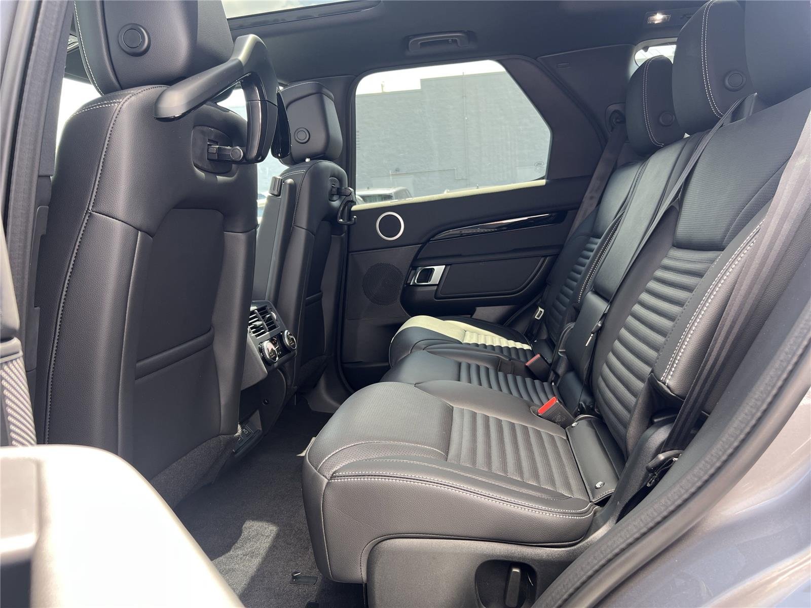 Used 2025 Eiger Grey Metallic Land Rover S image 29