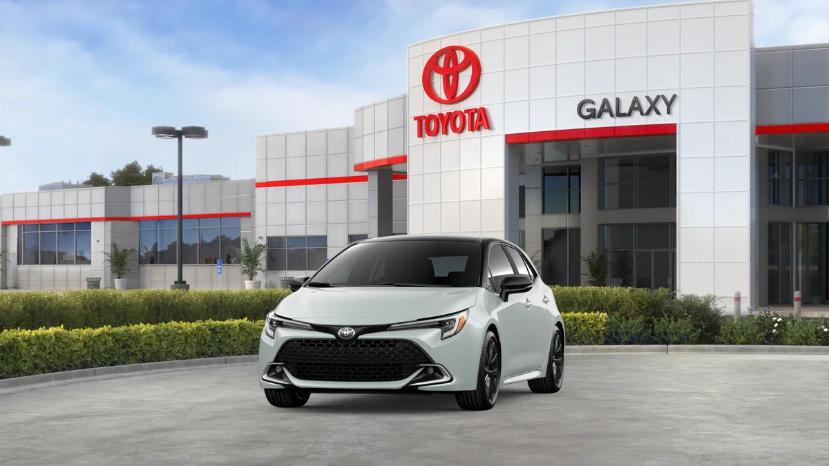 New 2026 Wind Chill Pearl with Midnight Black Metallic roof Toyota XSE image 33