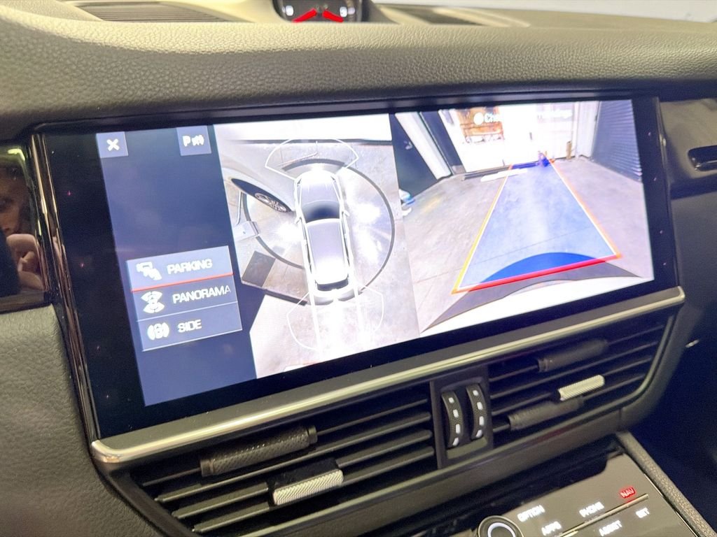 Used 2020  Porsche  image 15