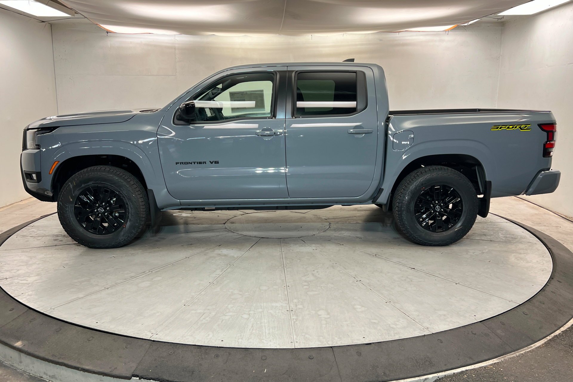 New 2027 Boulder Gray Pearl Nissan Crew Cab SV image 2