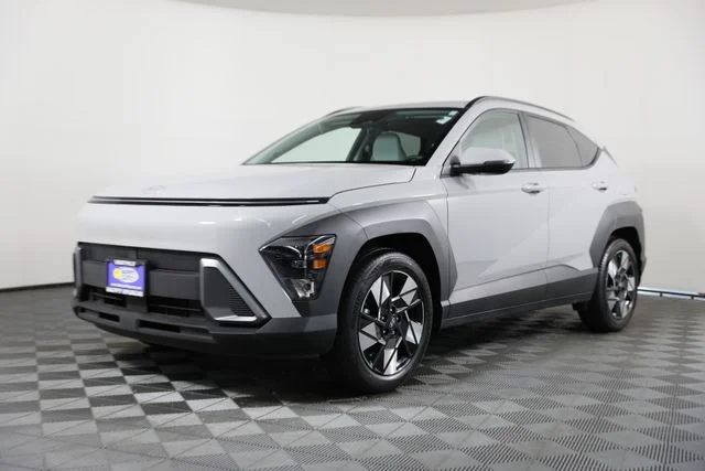 Used 2025 Gray Hyundai SEL Convenience image 17
