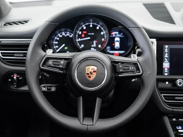 2025 Porsche Macan - Photo 13