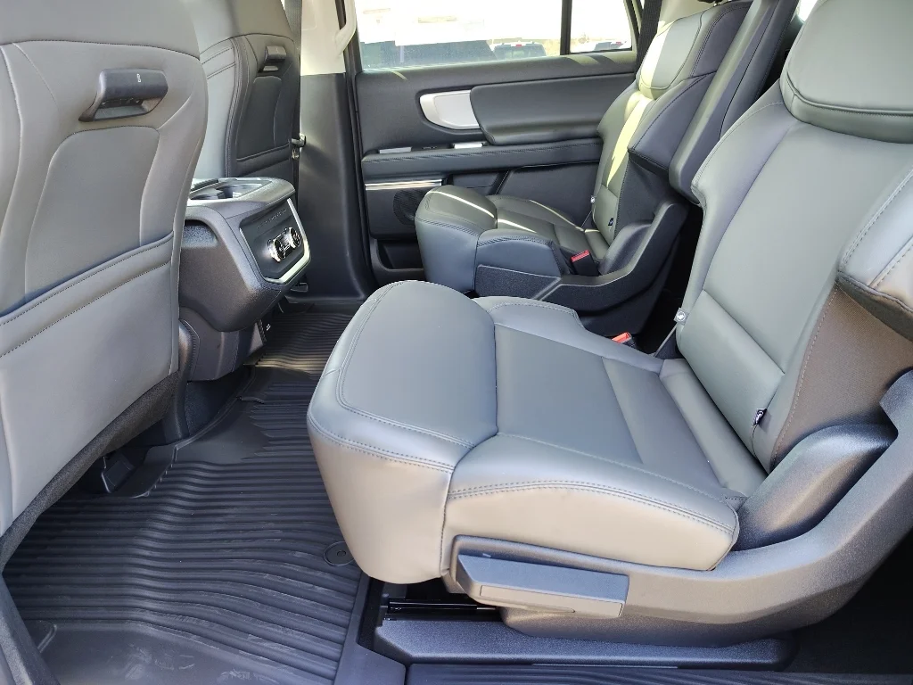 New 2026 Agate Black Metallic Ford MAX Active image 13