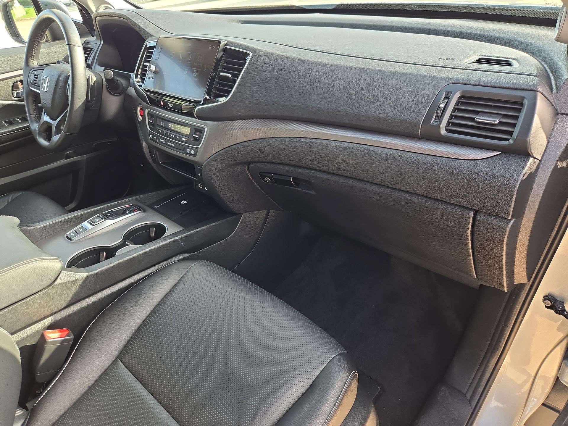 Certified Used 2025 Solar Silver Metallic Honda AWD RTL image 67