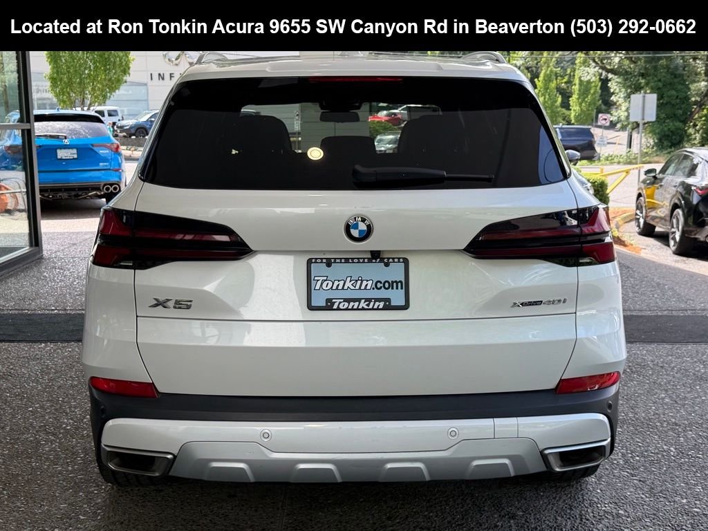Used 2024 Alpine White BMW xDrive40i image 6