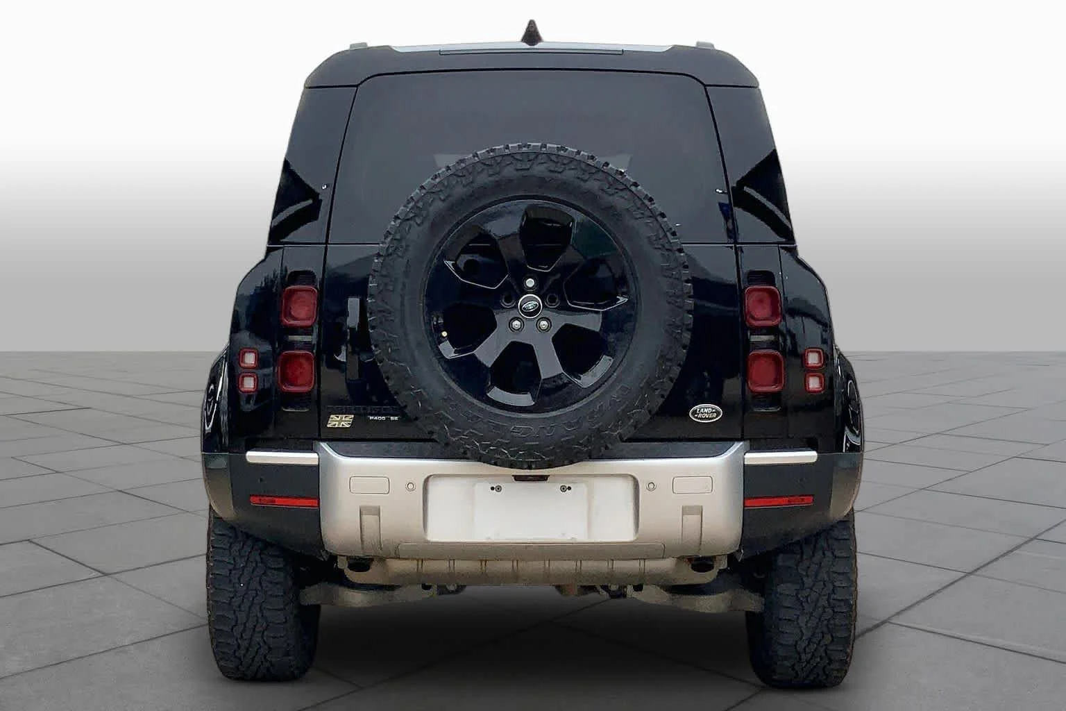 Used 2020 Santorini Black Metallic Land Rover SE image 4