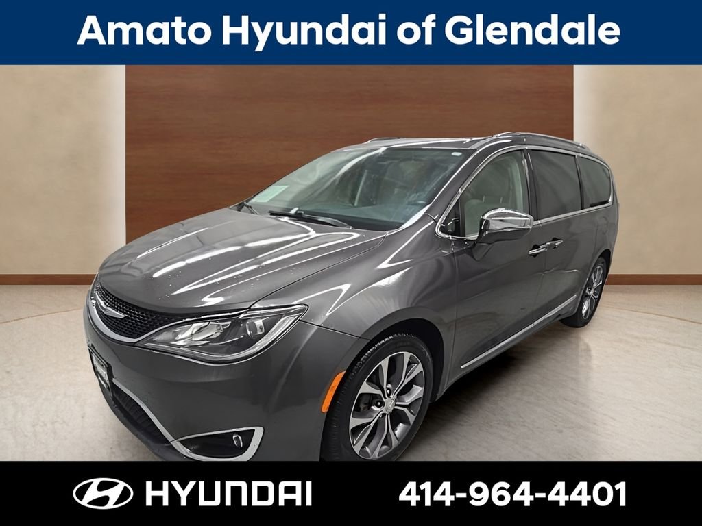 2018 Chrysler Pacifica Limited's photo
