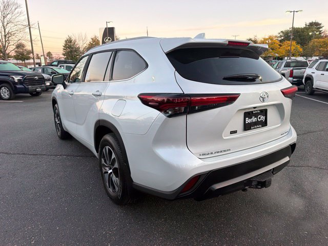 New 2026 Wind Chill Pearl <sup>1</sup> Toyota  XLE image 8