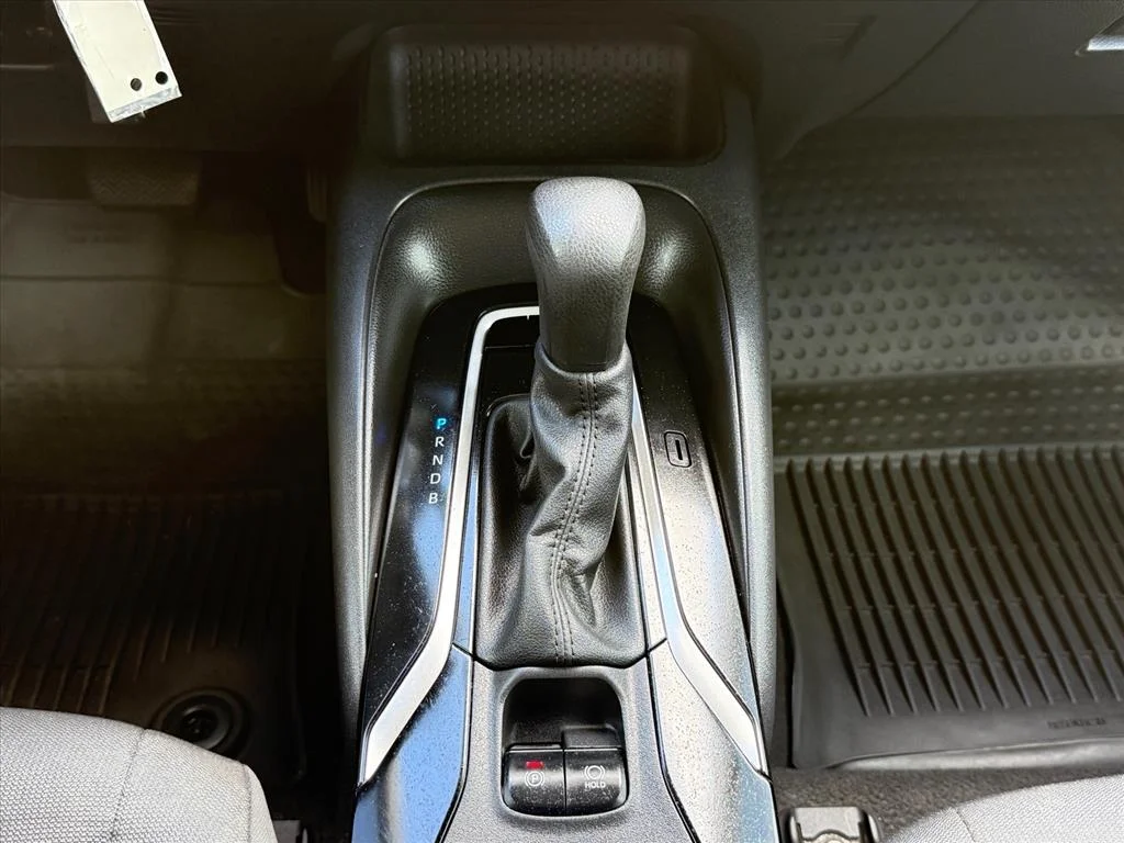 Used 2022 Red Toyota LE image 19
