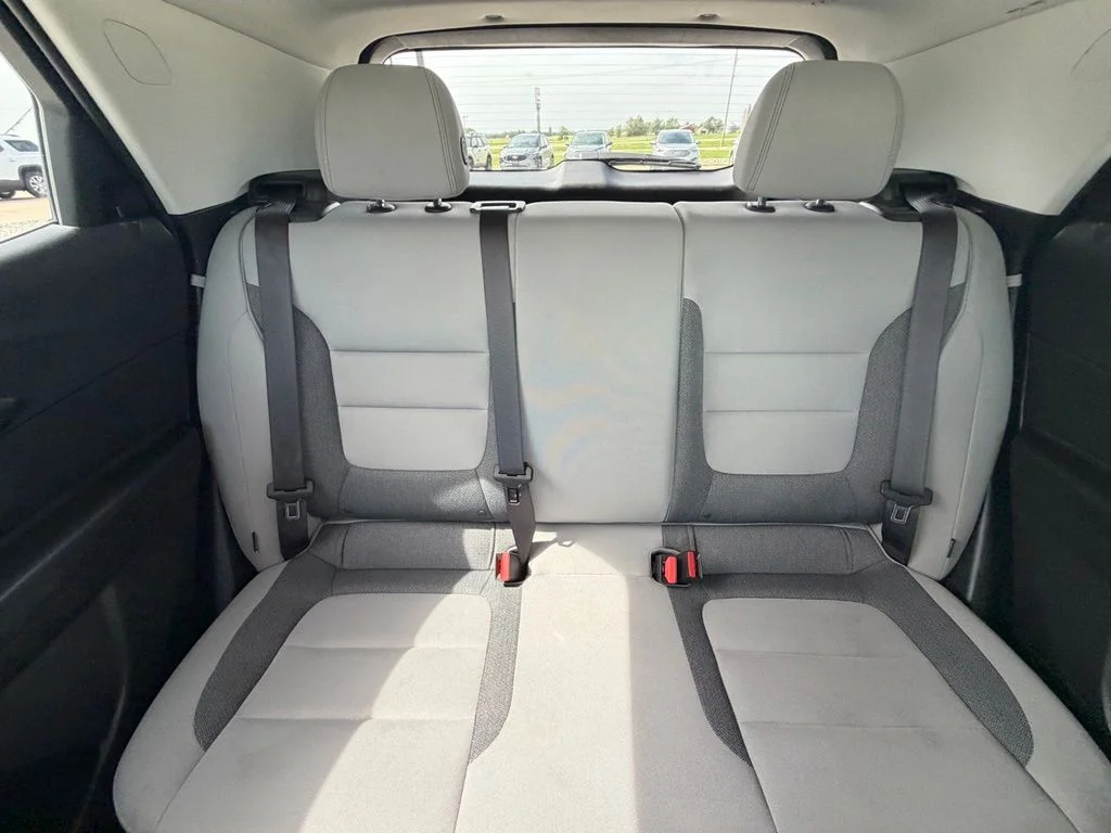 Used 2025 White Chevrolet LT image 22
