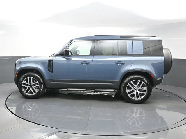 Used 2025 Blue Land Rover S image 4