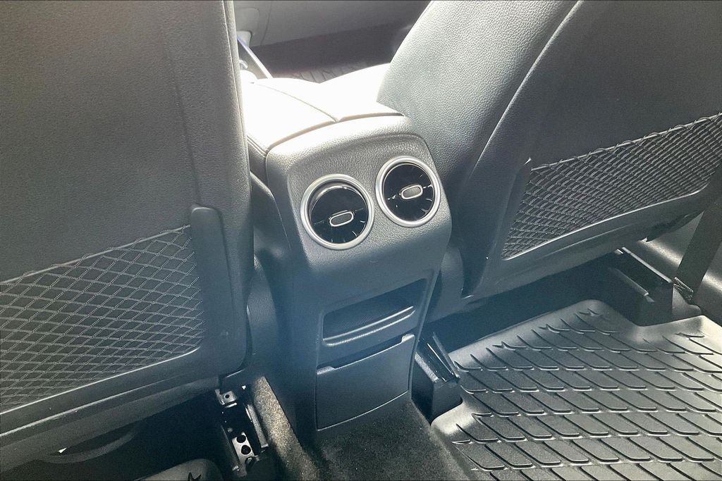 Used 2022 Gray Mercedes-Benz GLB 250 image 13