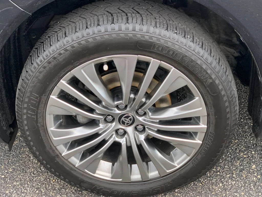 Used 2021 Black Toyota XLE image 33