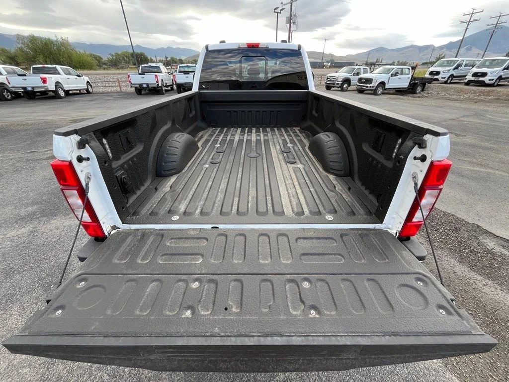 Used 2022 White Ford Lariat image 17