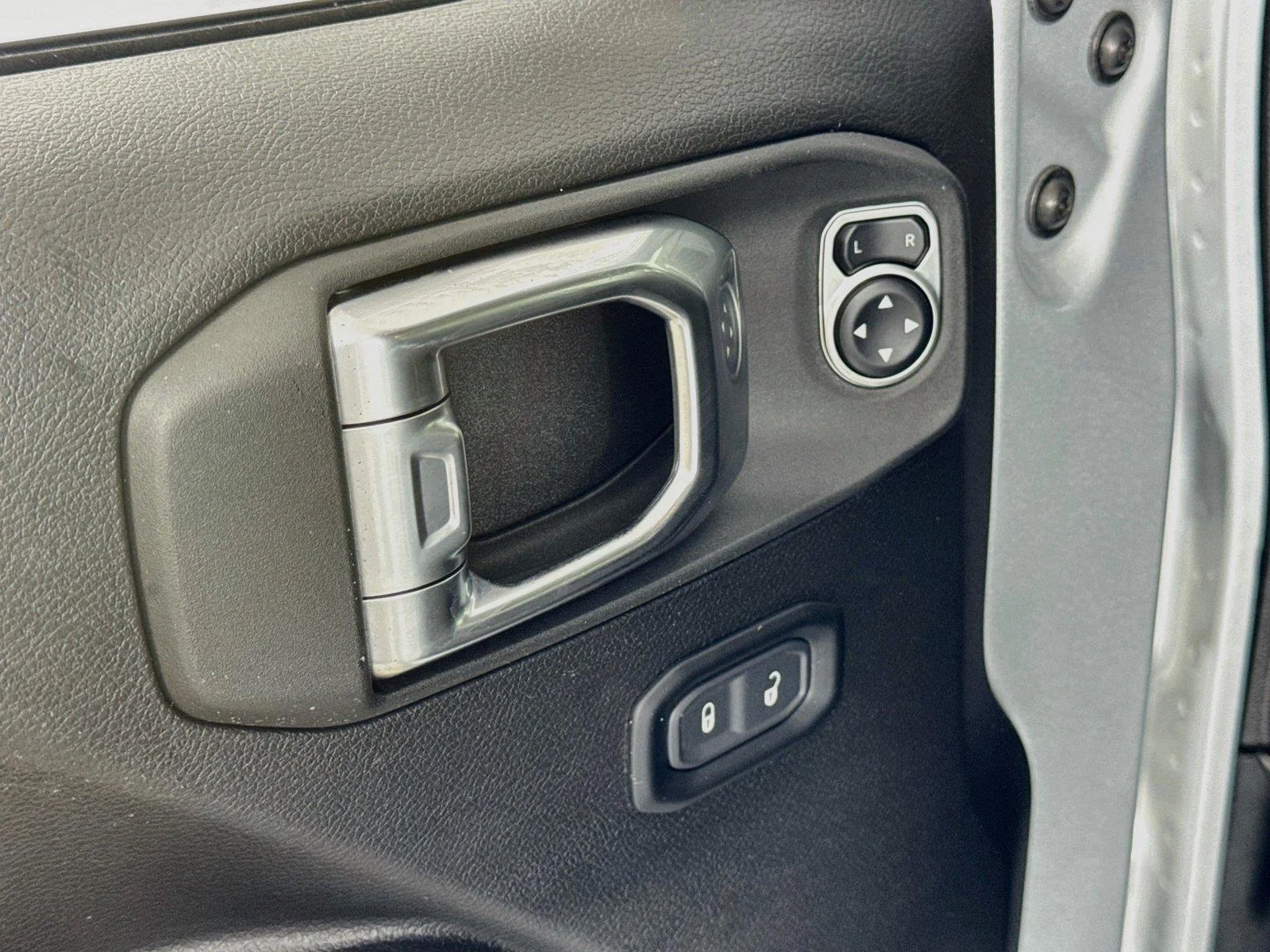 Used 2024 Silver Zynith Clearcoat Jeep Sport S image 17